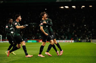 Sporcu Oyuncuları, Estadio Jose Alvalade 'deki (Maciej Rogowski / Ball Raw Images) Sporting CP ve CF Estrela Amadora takımları arasında oynanan Liga Portekiz maçı sırasında Eduardo Quaresma' dan gol üstüne gol atarken görüldü.)