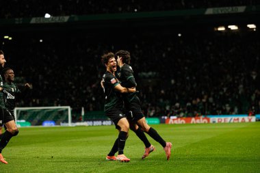 Eduardo Quaresma ve Francisco Trincao, Estadio Jose Alvalade 'de (Maciej Rogowski / Ball Raw Images) oynayan Sporting CP ve CF Estrela Amadora takımları arasında oynanan Liga Portekiz maçında gol attıktan sonra kutlama yaparken görüldü.)