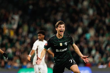 Eduardo Quaresma, Estadio Jose Alvalade 'de (Maciej Rogowski / Ball Raw Images) oynayan Sporting CP ve CF Estrela Amadora takımları arasında oynanan Liga Portekiz maçında gol attıktan sonra kutlama yaparken görülüyor.)