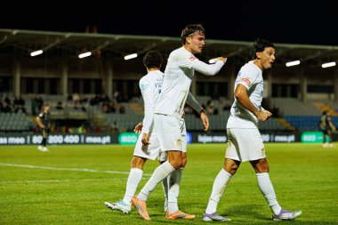 Marko Milovanoviç Marezi ve Nabil Touaizi, Estadio Belediyesi Rio Maior 'da (Maciej Rogowski / Ball Raw Images) oynayan Casa Pia ve FC Alverca takımları arasındaki Liga Portekiz maçında gol attıktan sonra kutlama yaparken görüldü.)