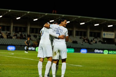 Marko Milovanoviç Marezi ve Nabil Touaizi, Estadio Belediyesi Rio Maior 'da (Maciej Rogowski / Ball Raw Images) oynayan Casa Pia ve FC Alverca takımları arasındaki Liga Portekiz maçında gol attıktan sonra kutlama yaparken görüldü.)