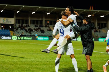 Marko Milovanoviç Marezi ve Nabil Touaizi, Estadio Belediyesi Rio Maior 'da (Maciej Rogowski / Ball Raw Images) oynayan Casa Pia ve FC Alverca takımları arasındaki Liga Portekiz maçında gol attıktan sonra kutlama yaparken görüldü.)