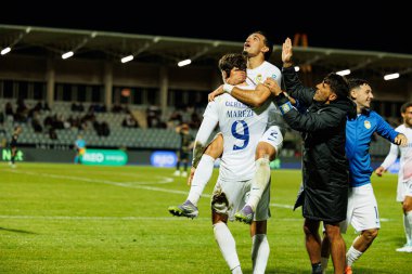 Marko Milovanoviç Marezi ve Nabil Touaizi, Estadio Belediyesi Rio Maior 'da (Maciej Rogowski / Ball Raw Images) oynayan Casa Pia ve FC Alverca takımları arasındaki Liga Portekiz maçında gol attıktan sonra kutlama yaparken görüldü.)
