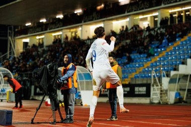 Marko Milovanoviç Marezi, Estadio Belediyesi Rio Maior 'daki Casa Pia ve FC Alverca takımları arasında oynanan Liga Portekiz maçında gol attıktan sonra kutlama yaparken görüldü (Maciej Rogowski / Ball Raw Images))