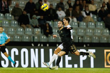 Sebastian Perez ve Figueiredo, Liga Portekiz maçı sırasında Estadio Municipal Rio Maior 'daki Casa Pia ve FC Alverca takımları arasında görüldü (Maciej Rogowski / Ball Raw Images)