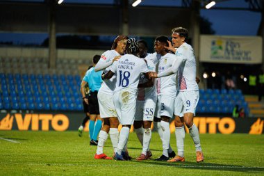 Alverca oyuncuları, Estadio Municipal Rio Maior 'daki (Maciej Rogowski / Ball Raw Images) Casa Pia ve FC Alverca takımları arasında oynanan Liga Portekiz maçında Lincoln' den gol üstüne gol atarken görüldü.)