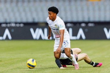 Gaizka Larrazabal ve Francisco Chissumba, Liga Portekiz maçında Estadio Belediyesi Rio Maior 'da Casa Pia ve FC Alverca takımları arasında görüldü (Maciej Rogowski / Ball Raw Images))