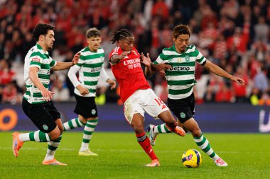Hidemasa Morita ve Leandro Barreiro, Liga Portekiz maçı sırasında SL Benfica ve Sporting CP (Maciej Rogowski / Ball Raw Images) arasında görüldü.)