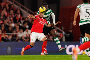 SL Benfica ile Sporting CP (Maciej Rogowski / Ball Raw Images) arasındaki Liga Portekiz maçında Vangelis Pavlidis ve Ousmane Diomande görüldü)