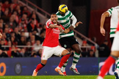 SL Benfica ile Sporting CP (Maciej Rogowski / Ball Raw Images) arasındaki Liga Portekiz maçında Vangelis Pavlidis ve Ousmane Diomande görüldü)