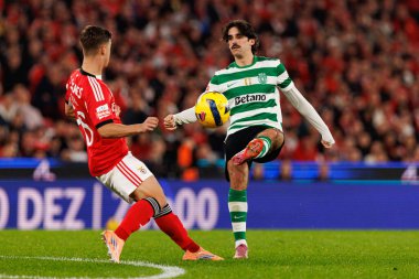 Samuel Dahl ve Francisco Trincao, Liga Portekiz maçı sırasında SL Benfica ve Sporting CP (Maciej Rogowski / Ball Raw Images) arasında görüldü.)