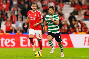 SL Benfica ile Sporting CP (Maciej Rogowski / Ball Raw Images) arasındaki Liga Portekiz maçında Vangelis Pavlidis ve Hidemasa Morita görüldü)