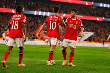 Georgiy Sudakov ve Samuel Dahl, SL Benfica ile Sporting CP (Maciej Rogowski / Ball Raw Images) arasında oynanan Liga Portekiz maçında gol attıktan sonra kutlama yaparken görüldü.)