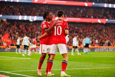 Georgiy Sudakov ve Leandro Barreiro, SL Benfica ile Sporting CP (Maciej Rogowski / Ball Raw Images) arasındaki Liga Portekiz maçında gol attıktan sonra kutlama yaparken görüldü.)