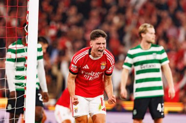 Georgiy Sudakov, SL Benfica ile Sporting CP (Maciej Rogowski / Ball Raw Images) arasında oynanan Liga Portekiz maçında gol attıktan sonra kutlama yaparken görüldü.)