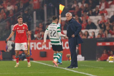 Georgiy Sudakov ve Jose Mourinho, Liga Portekiz maçı sırasında SL Benfica ve Sporting CP (Maciej Rogowski / Ball Raw Images) arasında görüldü.)