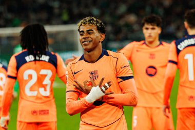 Lamine Yamal, Real Betis Balompie ve FC Barcelona (Maciej Rogowski / Ball Raw Images) takımları arasındaki LaLiga EA Sports maçında gol attıktan sonra kutlama yaparken görüldü.)