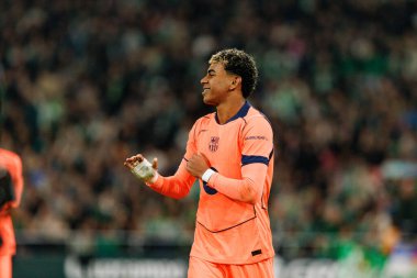 Lamine Yamal, Real Betis Balompie ve FC Barcelona (Maciej Rogowski / Ball Raw Images) takımları arasındaki LaLiga EA Sports maçında gol attıktan sonra kutlama yaparken görüldü.)