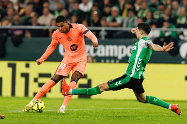 Marcus Rashford ve Marc Bartra, Real Betis Balompie ve FC Barcelona (Maciej Rogowski / Ball Raw Images) takımları arasında LaLiga EA Sports maçında görüldü.)