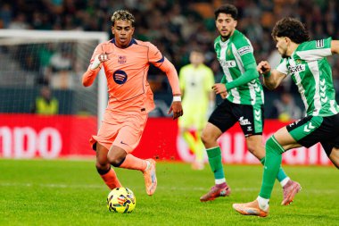 Lamine Yamal ve Pablo Fornals, Real Betis Balompie ve FC Barcelona (Maciej Rogowski / Ball Raw Images) takımları arasında LaLiga EA Sports maçında görüldü.)