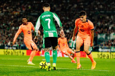 Antony ve Gerard Martin, Real Betis Balompie ve FC Barcelona (Maciej Rogowski / Ball Raw Images) takımları arasında LaLiga EA Sports maçında görüldü.)