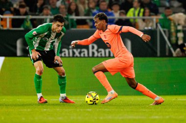 Marc Roca ve Lamine Yamal, Real Betis Balompie ve FC Barcelona (Maciej Rogowski / Ball Raw Images) takımları arasında LaLiga EA Sports maçında görüldü.)