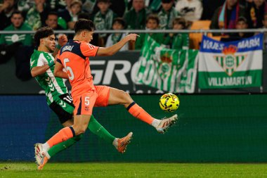 Abde Ezzalzouli Ez Abde ve Pau Cubarsi, LaLiga EA Spor Maçı sırasında Real Betis Balompie ve FC Barcelona (Maciej Rogowski / Ball Raw Images) takımları arasında görüldü.)