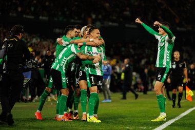 Real Betis 'in oyuncuları, Real Betis Balompie ve FC Barcelona (Maciej Rogowski / Ball Raw Images) takımları arasında LaLiga EA Sports maçında Antony' den gol üstüne gol atarken görüldü.)