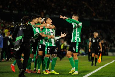 Real Betis 'in oyuncuları, Real Betis Balompie ve FC Barcelona (Maciej Rogowski / Ball Raw Images) takımları arasında LaLiga EA Sports maçında Antony' den gol üstüne gol atarken görüldü.)