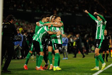 Real Betis 'in oyuncuları, Real Betis Balompie ve FC Barcelona (Maciej Rogowski / Ball Raw Images) takımları arasında LaLiga EA Sports maçında Antony' den gol üstüne gol atarken görüldü.)