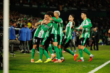 Real Betis 'in oyuncuları, Real Betis Balompie ve FC Barcelona (Maciej Rogowski / Ball Raw Images) takımları arasında LaLiga EA Sports maçında Antony' den gol üstüne gol atarken görüldü.)