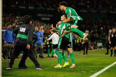Antony ve Abde Ezzalzouli Ez Abde, Real Betis Balompie ve FC Barcelona (Maciej Rogowski / Ball Raw Images) takımları arasındaki LaLiga EA Sports maçında gol attıktan sonra kutlama yaparken görüldü.)