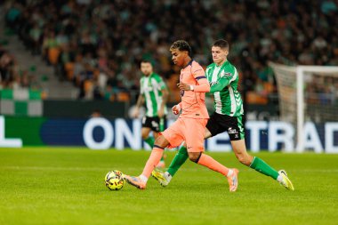 Lamine Yamal ve Sergi Altimira, Real Betis Balompie ve FC Barcelona (Maciej Rogowski / Ball Raw Images) takımları arasında LaLiga EA Sports maçında görüldü)
