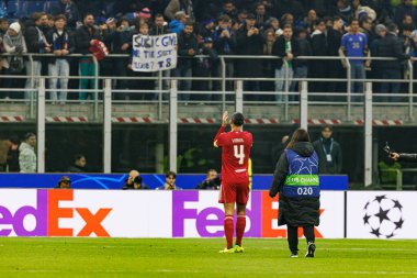 Virgil van Dijk, Internazionale Milano ve Liverpool FC (Maciej Rogowski / Ball Raw Images) arasında Şampiyonlar Ligi faz oyunu sırasında görüldü.)
