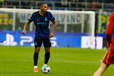 Manuel Akanji Şampiyonlar Ligi faz oyunu sırasında Internazionale Milano ve Liverpool FC (Maciej Rogowski / Ball Raw Images) arasında görüldü)