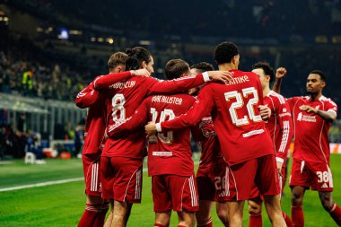 Liverpool oyuncuları Şampiyonlar Ligi 'nde Milano ve Liverpool FC (Maciej Rogowski / Ball Raw Images) arasında oynanan maçta Dominik Szoboszlai' den gol üstüne gol atarken görüldü.)