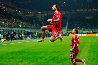 Alexis Mac Allister ve Dominik Szoboszlai Şampiyonlar Ligi 'nde Milano ve Liverpool FC (Maciej Rogowski / Ball Raw Images) arasında oynanan maçta gol attıktan sonra kutlama yaparken görüldü.)