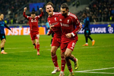 Alexis Mac Allister ve Dominik Szoboszlai Şampiyonlar Ligi 'nde Milano ve Liverpool FC (Maciej Rogowski / Ball Raw Images) arasında oynanan maçta gol attıktan sonra kutlama yaparken görüldü.)