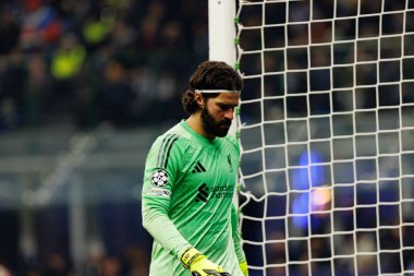 Alisson Becker Şampiyonlar Ligi faz oyunu sırasında Internazionale Milano ve Liverpool FC (Maciej Rogowski / Ball Raw Images) arasında görüldü)