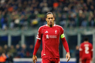 Virgil van Dijk, Internazionale Milano ve Liverpool FC (Maciej Rogowski / Ball Raw Images) arasında Şampiyonlar Ligi faz oyunu sırasında görüldü.)