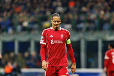 Virgil van Dijk, Internazionale Milano ve Liverpool FC (Maciej Rogowski / Ball Raw Images) arasında Şampiyonlar Ligi faz oyunu sırasında görüldü.)