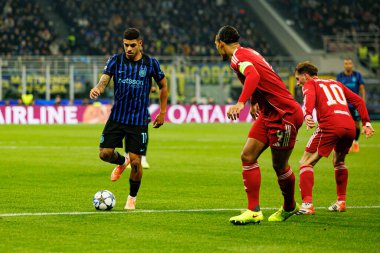 Luis Henrique ve Virgil van Dijk, Internazionale Milano ile Liverpool FC (Maciej Rogowski / Ball Raw Images) arasındaki Şampiyonlar Ligi faz maçında görüldü.)
