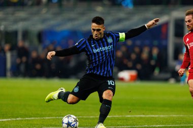 Lautaro Martinez Şampiyonlar Ligi faz oyunu sırasında Internazionale Milano ve Liverpool FC (Maciej Rogowski / Ball Raw Images) arasında görüldü)