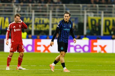 Alexis Mac Allister ve Piotr Zielinski Şampiyonlar Ligi faz maçında Internazionale Milano ve Liverpool FC (Maciej Rogowski / Ball Raw Images)