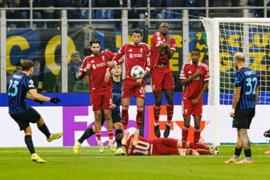 Şampiyonlar Ligi 'nde Milano ve Liverpool FC (Maciej Rogowski / Ball Raw Images) arasında oynanan maçta her iki takımın oyuncuları görülüyor.)