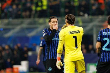 Piotr Zielinski ve Yann Sommer Şampiyonlar Ligi faz maçında Internazionale Milano ve Liverpool FC (Maciej Rogowski / Ball Raw Images)