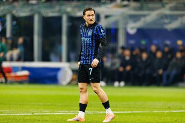 Piotr Zielinski Şampiyonlar Ligi faz oyunu sırasında Internazionale Milano ve Liverpool FC (Maciej Rogowski / Ball Raw Images) arasında görüldü)