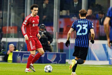 Curtis Jones Şampiyonlar Ligi faz maçında Internazionale Milano ve Liverpool FC (Maciej Rogowski / Ball Raw Images) arasında görüldü)