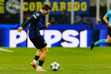 Piotr Zielinski Şampiyonlar Ligi faz oyunu sırasında Internazionale Milano ve Liverpool FC (Maciej Rogowski / Ball Raw Images) arasında görüldü)