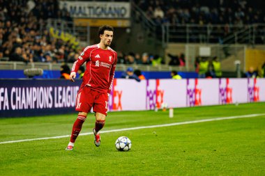 Curtis Jones Şampiyonlar Ligi faz maçında Internazionale Milano ve Liverpool FC (Maciej Rogowski / Ball Raw Images) arasında görüldü)